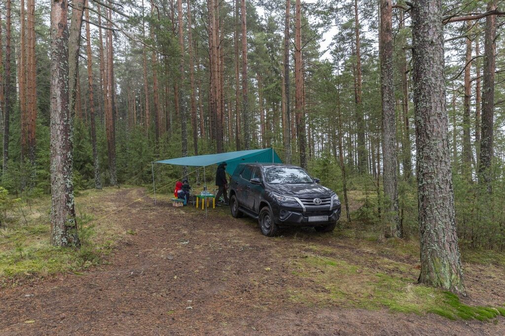 camp-with-car